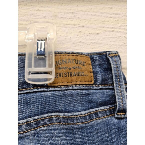 Signature Levi Strauss Jeans Women's Skinny Blue Denim Medium Wash Size 8M - Picture 4 of 11